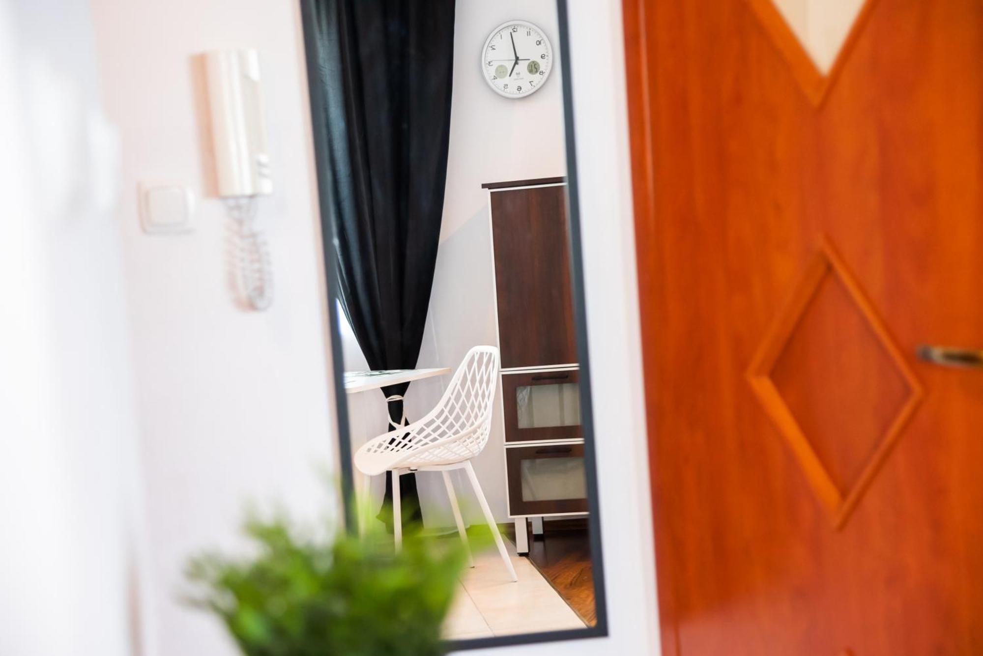 Saska Kepa Malachite Apartment